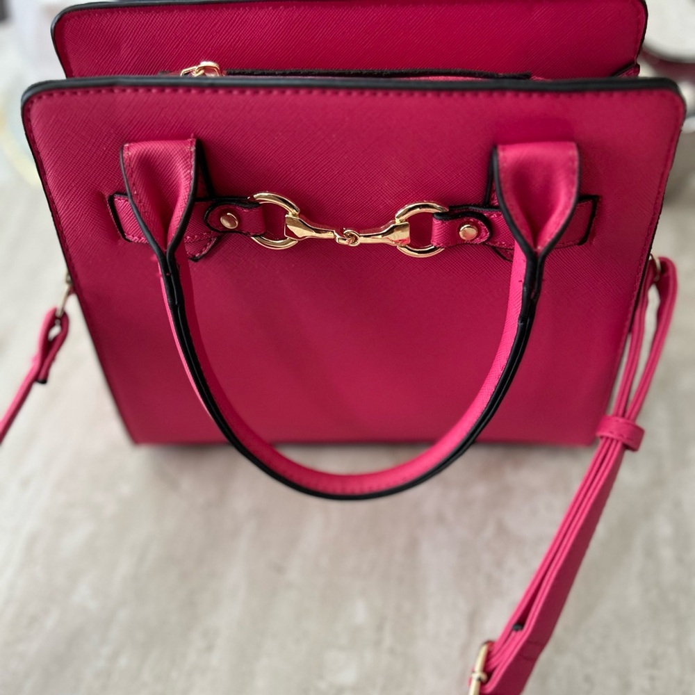 Elegant Pink Handbag with Gold Accents